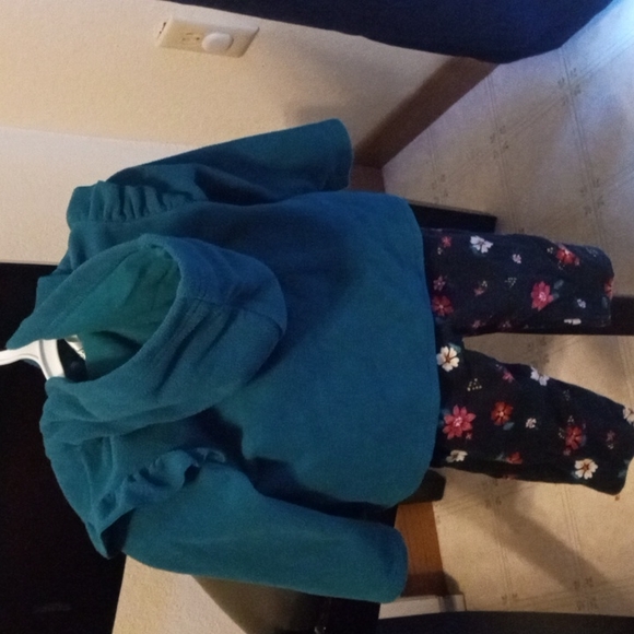 BABY CLOTHES - Picture 2 of 2